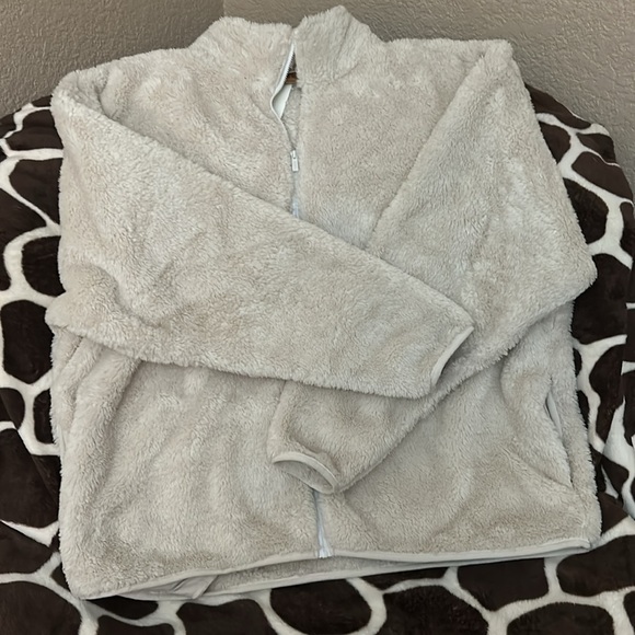 Pink XXl sweatshirt/jacket color is off white. Full front zip up with pockets. - Picture 3 of 3